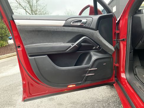 Used 2016 Porsche Cayenne GTS image 15