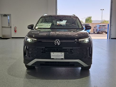 New 2026 Volkswagen Tiguan SE FWD image 4