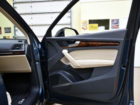 Used 2018 Audi Q5 Prestige w/ Prestige Package image 38