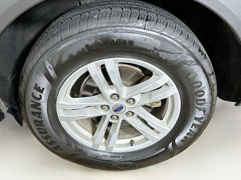 Used 2024 Ford Explorer XLT w/ Equipment Group 202A image 11