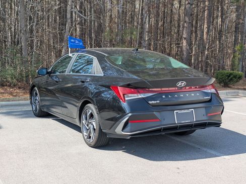 Used 2024 Hyundai Elantra Limited image 5