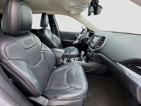 Used 2017 Jeep Cherokee Overland image 20