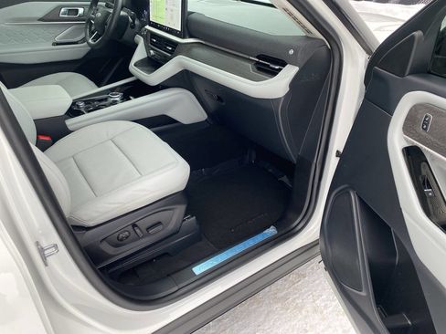 Used 2025 Ford Explorer Platinum w/ Ultimate Package image 25