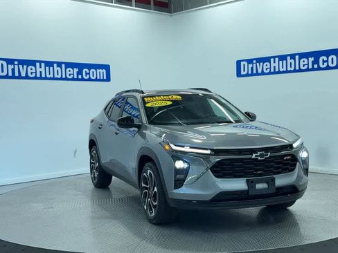 Used 2025 Chevrolet Trax RS w/ Sunroof Package FWD image 5