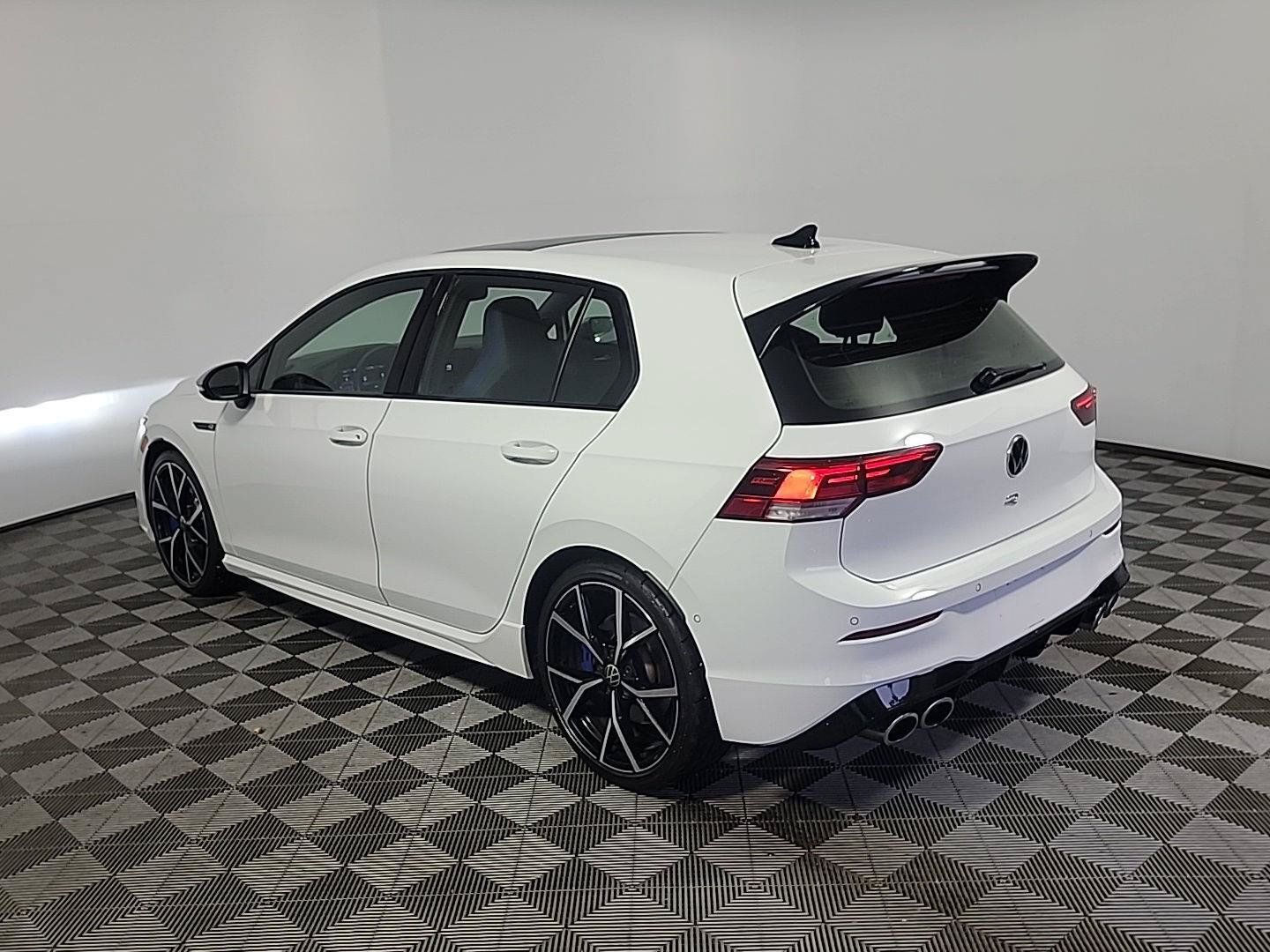 Used 2024 Volkswagen Golf R AWD/4WD image 8