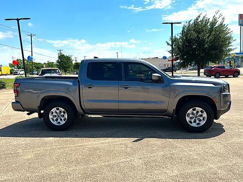 Used 2024 Nissan Frontier SV w/ Technology Package RWD image 9