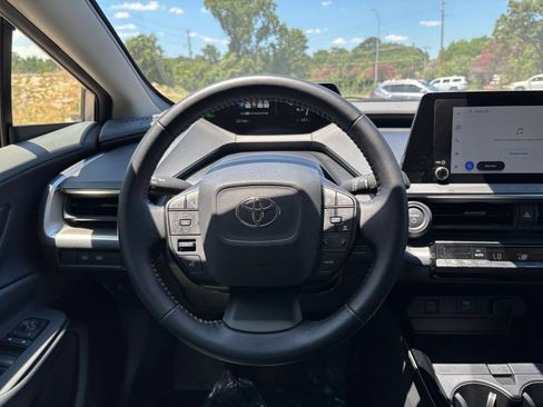 Used 2025 Toyota Prius LE FWD image 30