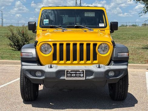 Used 2018 Jeep Wrangler Unlimited Sport AWD/4WD image 3