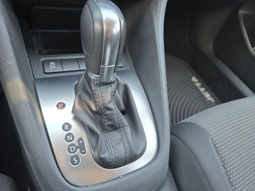 Used 2013 Volkswagen Jetta SE FWD image 27