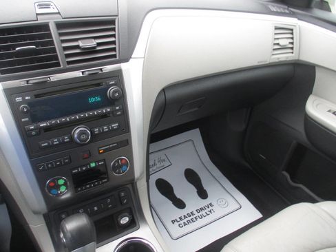 Used 2011 Chevrolet Traverse LTZ FWD image 22