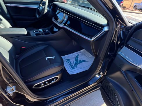 Used 2024 Jeep Wagoneer Launch Edition image 19