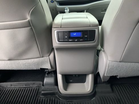 Used 2018 Toyota Highlander XLE image 14