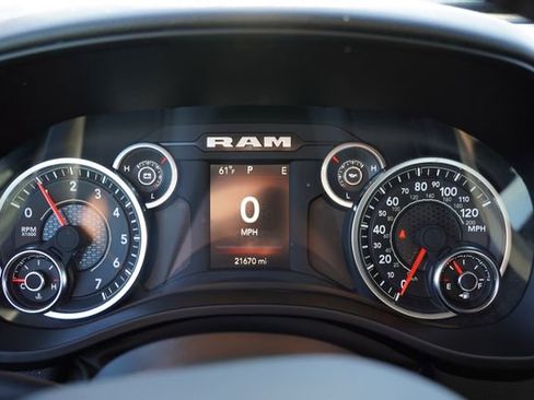 Used 2024 RAM 1500 Big Horn AWD/4WD image 32