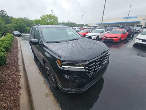 Used 2025 Honda Pilot Black Edition image 7