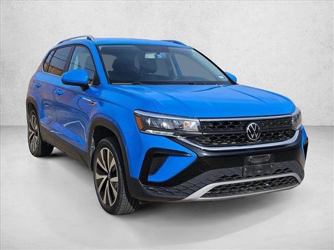 Used 2022 Volkswagen Taos SE image 3