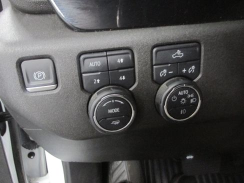 Used 2023 Chevrolet Silverado 1500 RST w/ Z71 Off-Road Package AWD/4WD image 30