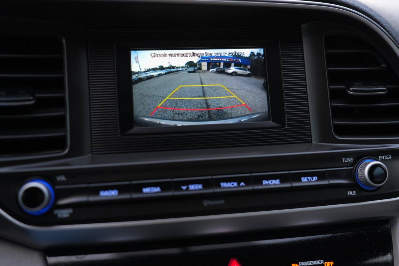 Used 2019 Hyundai Elantra SE FWD image 19