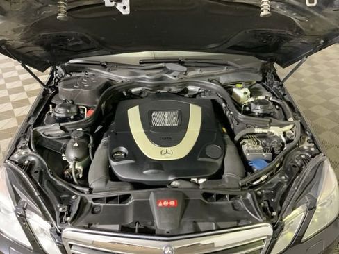 Used 2011 Mercedes-Benz E 550 4MATIC Sedan image 43
