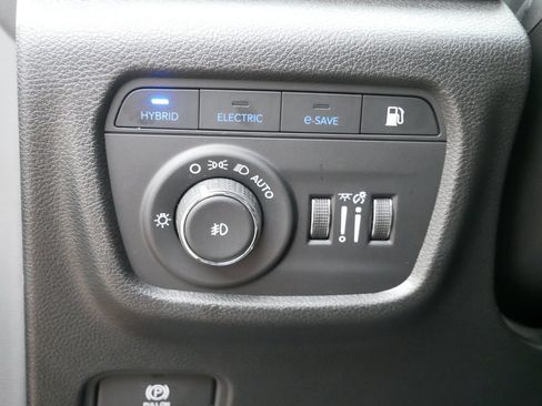 Used 2025 Jeep Grand Cherokee Limited 4xe AWD/4WD image 17