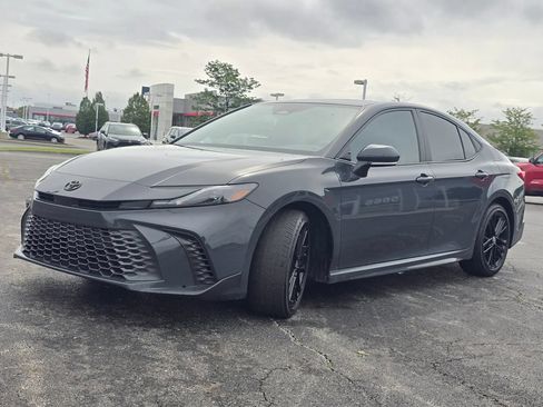 Used 2025 Toyota Camry SE FWD image 11