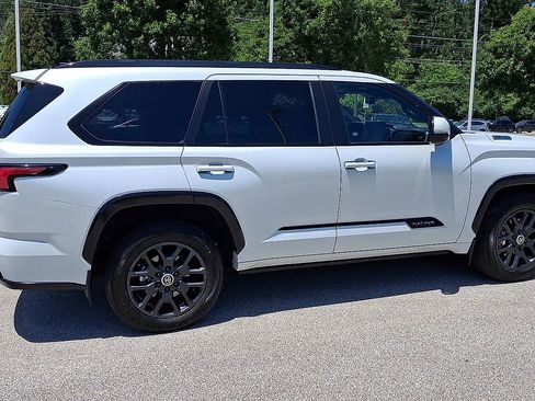 Used 2024 Toyota Sequoia Platinum AWD/4WD image 9