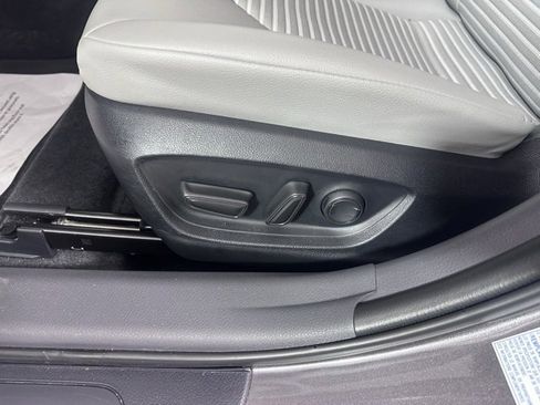 Used 2023 Toyota Camry SE image 21