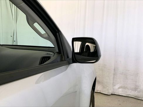 Used 2018 GMC Canyon 2WD Crew Cab w/ Convenience Package image 11