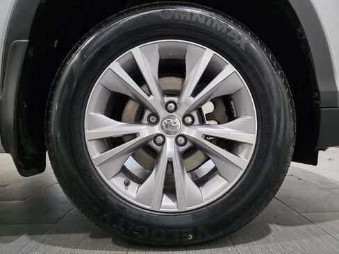 Used 2014 Toyota Highlander XLE AWD/4WD image 26