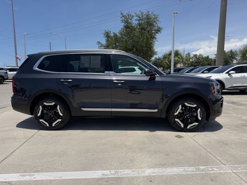 Certified 2025 Kia Telluride S FWD image 3