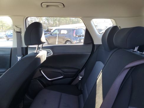 Used 2023 Kia Soul S image 11