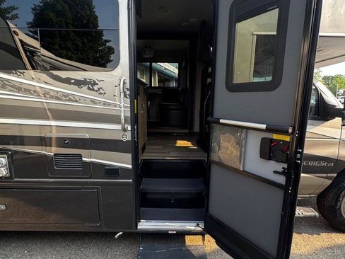 Used 2017 Ford E-450 and Econoline 450 Super Duty w/ Motorhome Prep Package RWD image 21