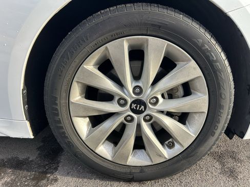 Used 2018 Kia Optima LX w/ 17" Alloy Wheels Package image 9