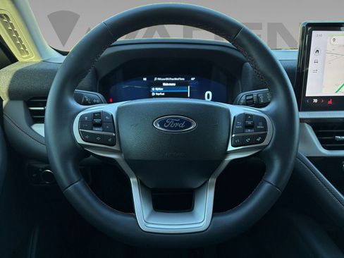 Used 2025 Ford Explorer Active image 11