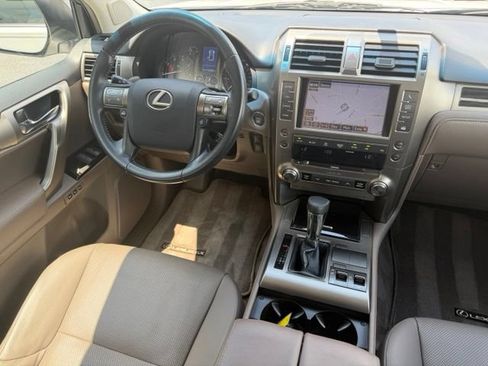 Used 2016 Lexus GX 460 w/ Navigation Package AWD/4WD image 3