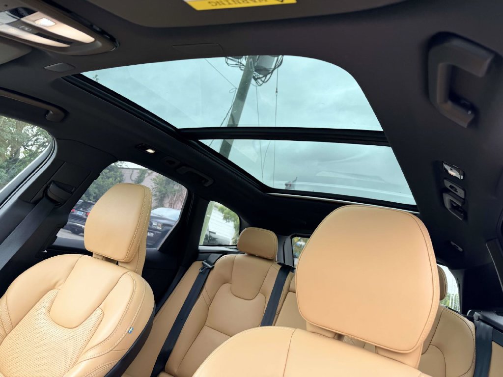 Used 2024 Volvo XC60 B5 Ultimate w/ Protection Package Premier AWD/4WD image 21