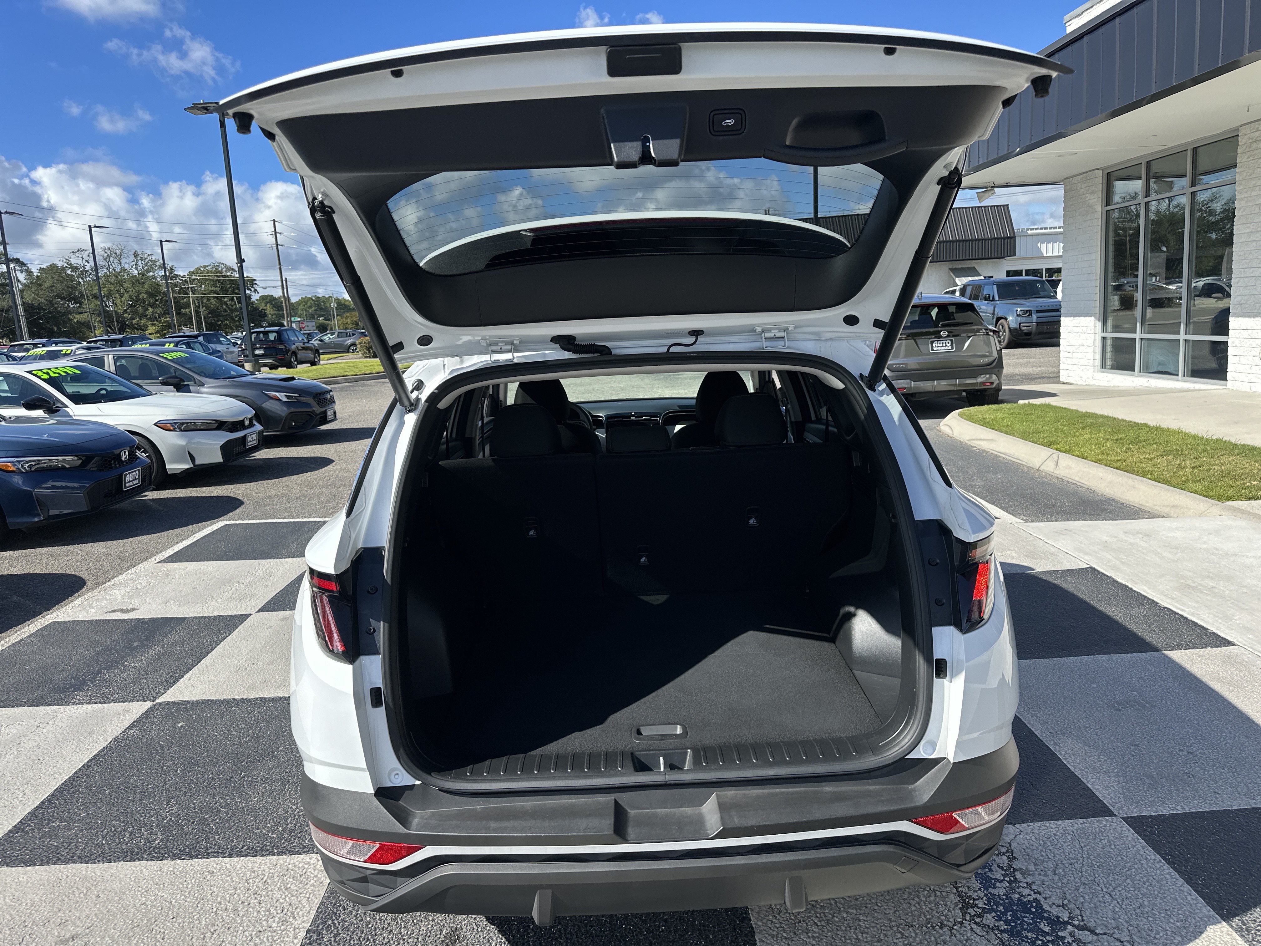 Used 2023 Hyundai Tucson SEL FWD image 9