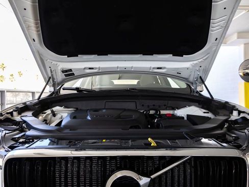 Used 2018 Volvo XC60 T5 Momentum w/ Vision Package image 31