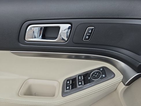 Used 2015 Ford Explorer FWD image 30