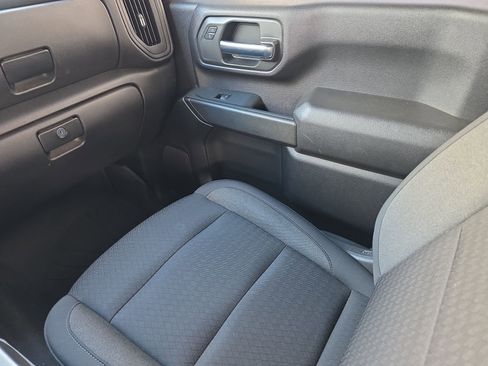 Used 2024 Chevrolet Silverado 2500 Custom w/ Custom Value Package image 15