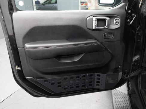 Used 2018 Jeep Wrangler Unlimited Sahara w/ Uconnect 4C Nav & Sound Group image 28