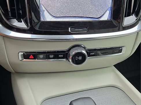 New 2026 Volvo V60 B5 Cross Country Plus w/ Protection Package Premier image 28