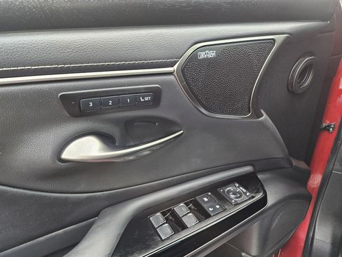 Used 2022 Lexus ES 300h w/ Luxury Package image 20