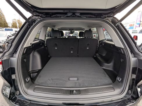 Used 2023 Jeep Grand Cherokee Limited w/ Black Appearance Package image 23