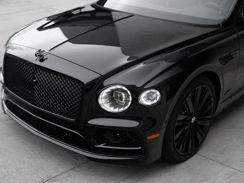Used 2024 Bentley Flying Spur W12 image 16