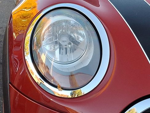 Used 2015 MINI Cooper 4-Door Hardtop image 9