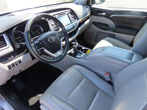 Used 2016 Toyota Highlander Limited image 9