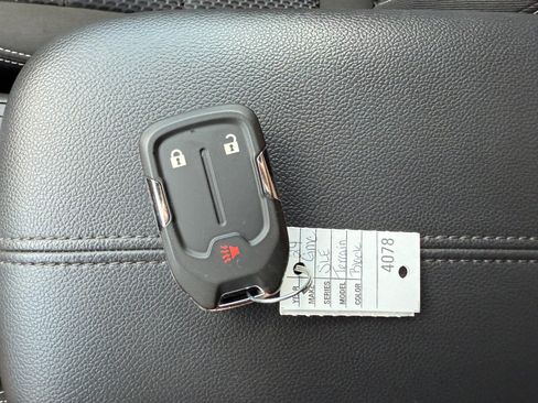 Used 2024 GMC Terrain SLE image 34