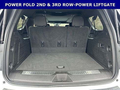 Used 2022 Chevrolet Suburban RST w/ Luxury Package image 18