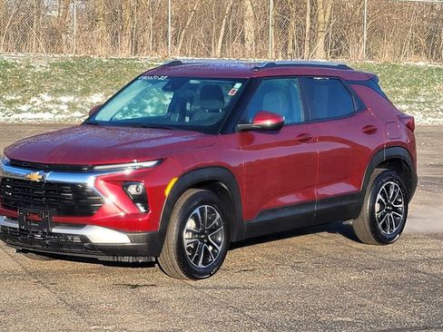 Used 2025 Chevrolet TrailBlazer LT w/ LT Cold Weather Package image 5