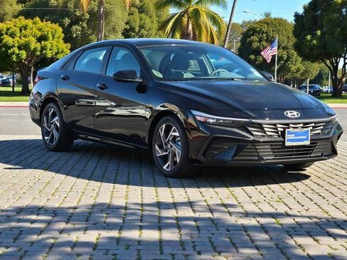 Certified 2025 Hyundai Elantra Sport image 3